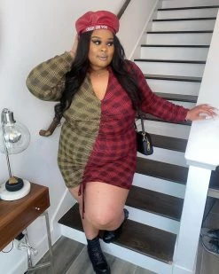 畅越 New In Curvy Plaid Dress