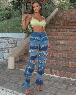 依米尔 In These Distressed Jeans New In