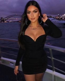 Divanewlook A Deep "V" Shaped Dress