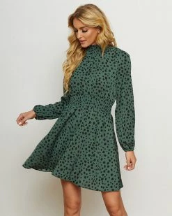 卡梵娅 New In Leopard Print Bishop Sleeve Dress