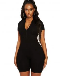 曼奇兴 Black Basic Jumpsuit