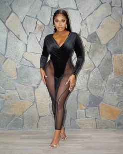 统衣 New In Black Velvet