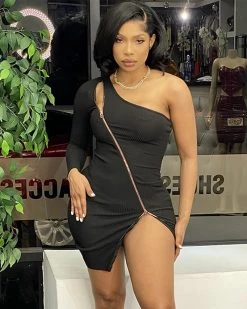 欧丝单 New In Slash Dress