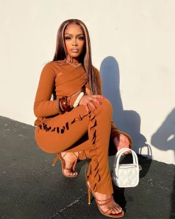 艾维妮 Cut Out Crossover Top & Ruffle Trim Slit Hem Skinny Pants