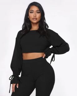 比欧 Rib-Knit Crop Top & Joggers Set