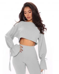 比欧 Rib-Knit Crop Top & Joggers Set