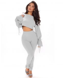 比欧 Rib-Knit Crop Top & Joggers Set