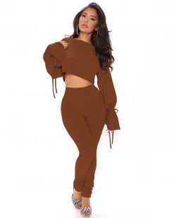 比欧 Rib-Knit Crop Top & Joggers Set