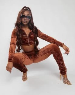 洛米拉 New In Supreme Velour 28 洛米拉 New In Supreme Velour