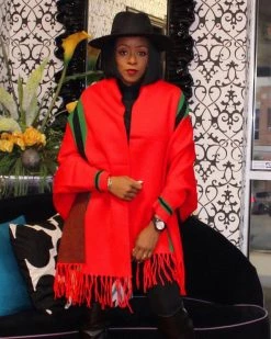 雅琪 Tops IT GIRL PONCHO