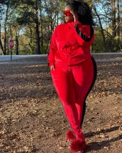 纯雅 Plus Size Red & Black Velvet Jogger Set