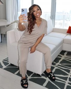 贝蒂 Chill Vibe Jumper New In