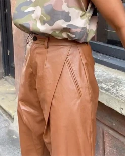 艾薇拉 Lush Dahlia Leather Pants