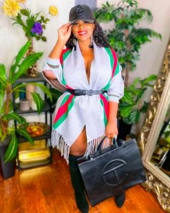 雅琪 Tops IT GIRL PONCHO